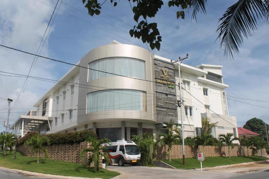 Grand Vilia Hotel Langgur Exterior photo