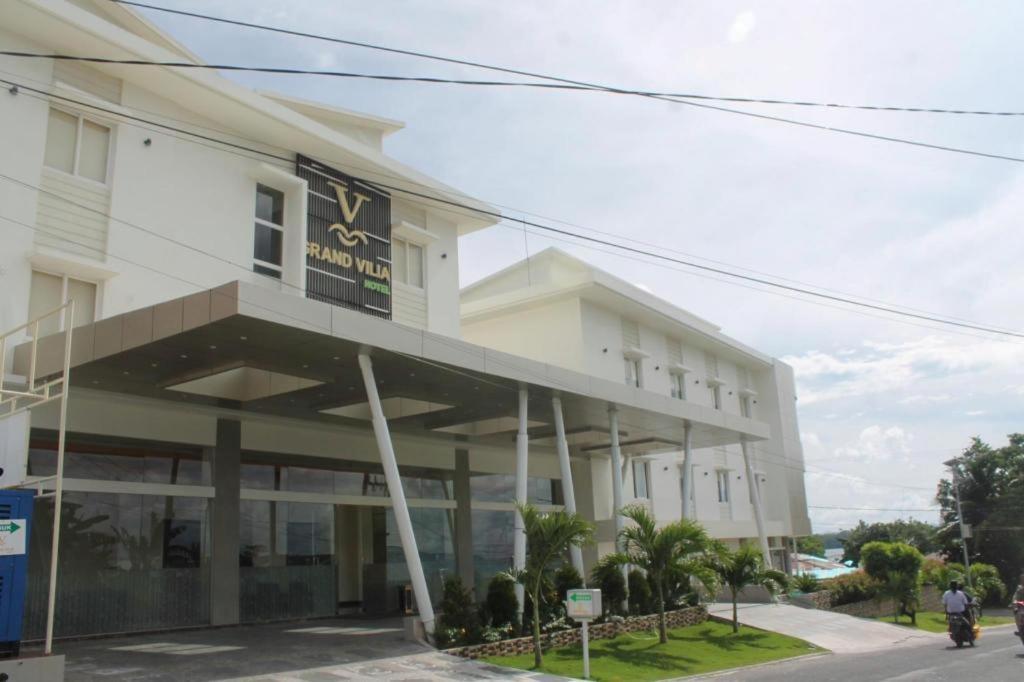 Grand Vilia Hotel Langgur Exterior photo