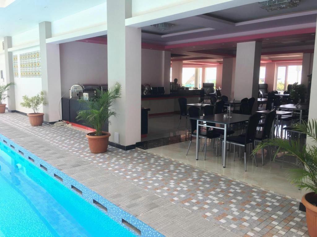 Grand Vilia Hotel Langgur Exterior photo