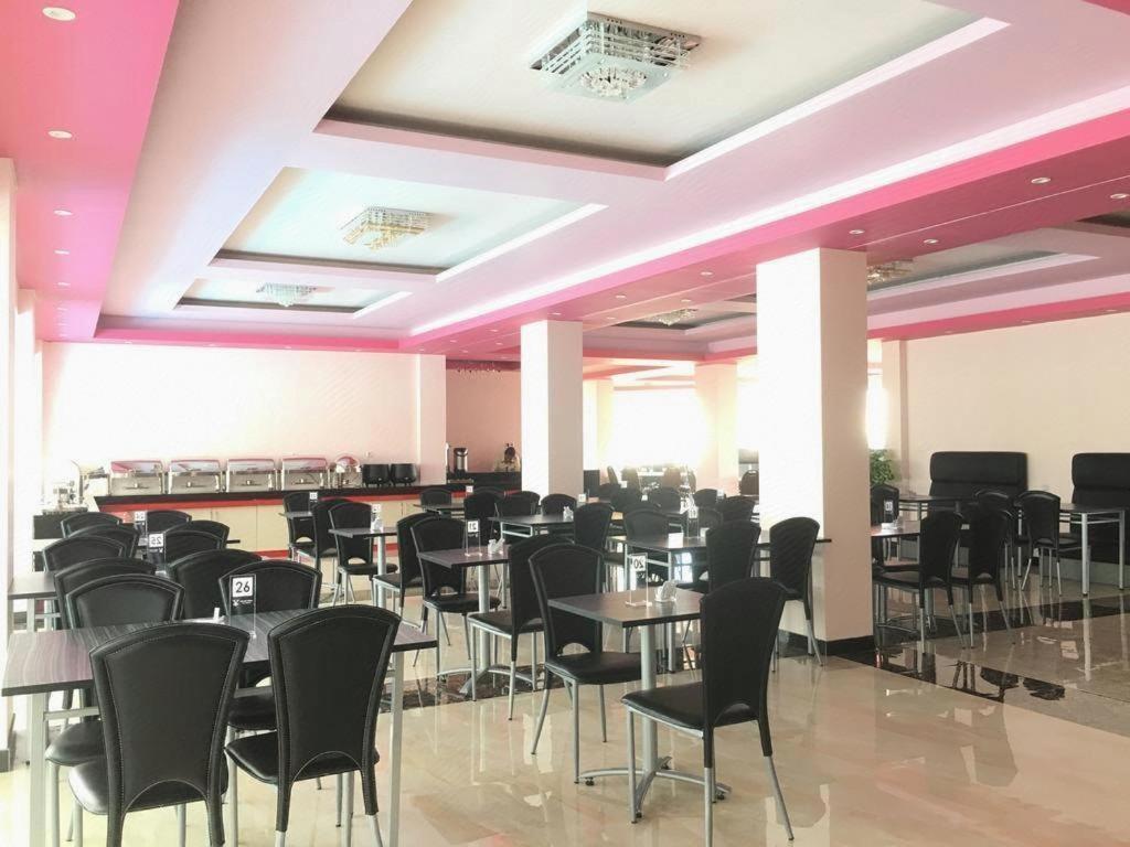 Grand Vilia Hotel Langgur Exterior photo