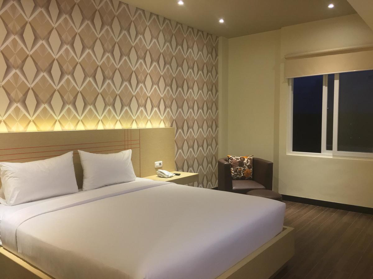 Grand Vilia Hotel Langgur Exterior photo