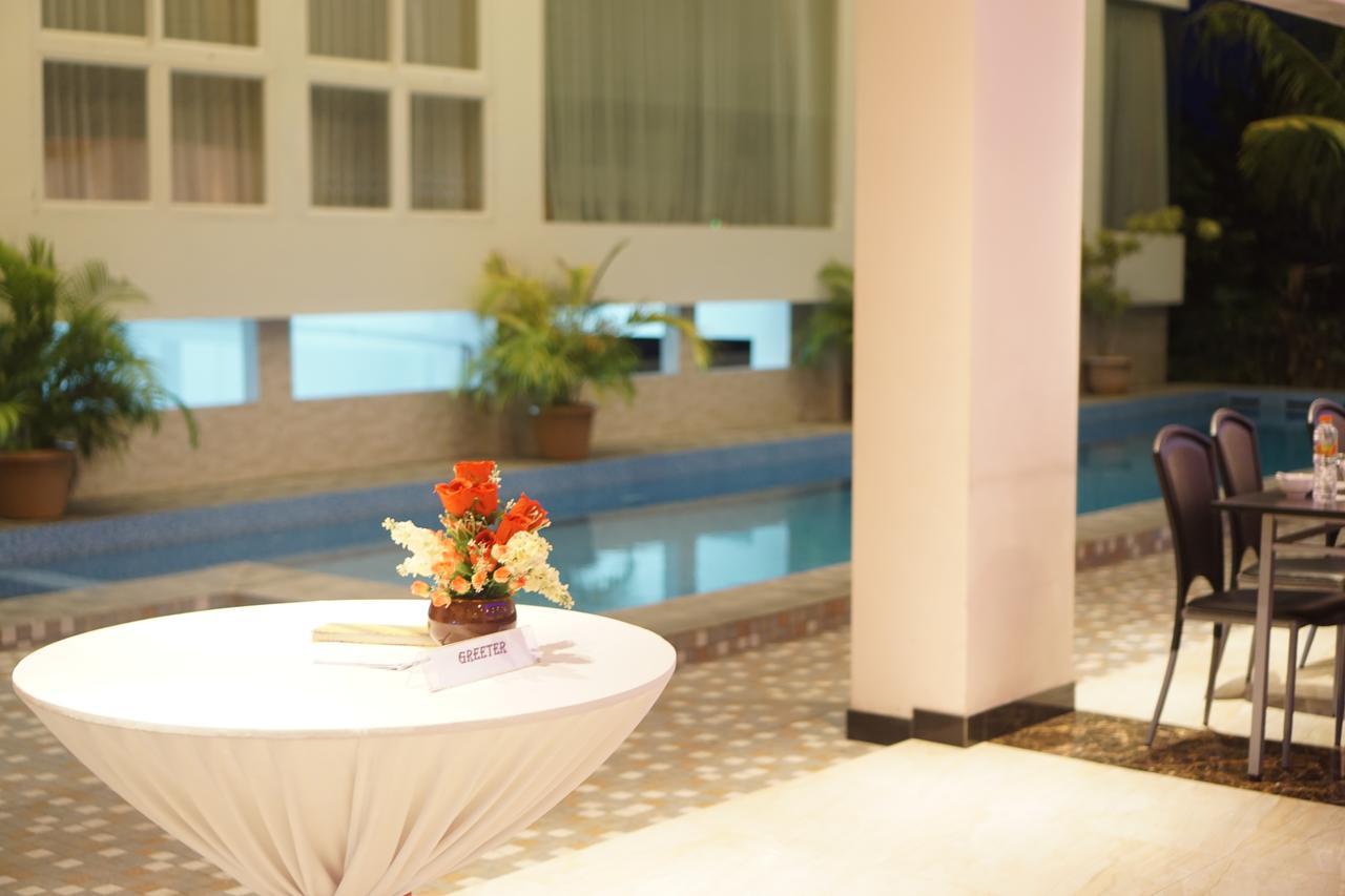 Grand Vilia Hotel Langgur Exterior photo
