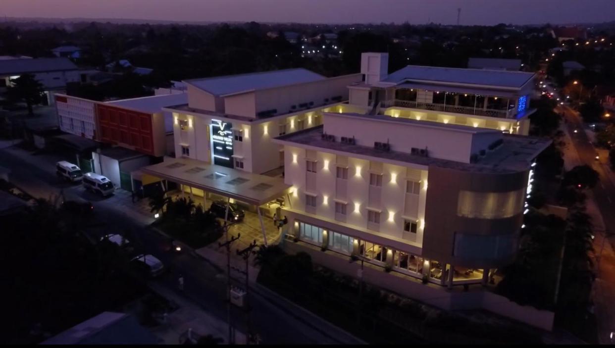 Grand Vilia Hotel Langgur Exterior photo